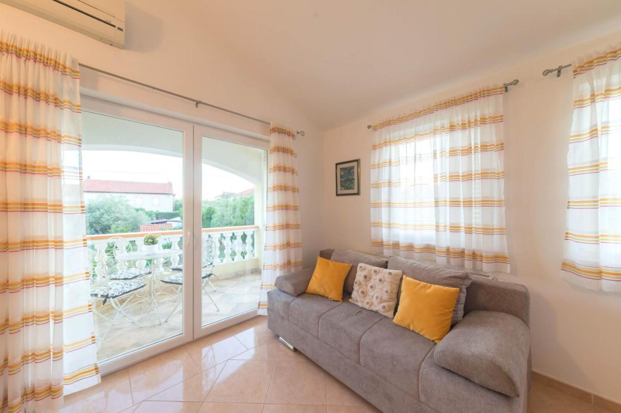 Apartmani Lenka Ugljan Extérieur photo