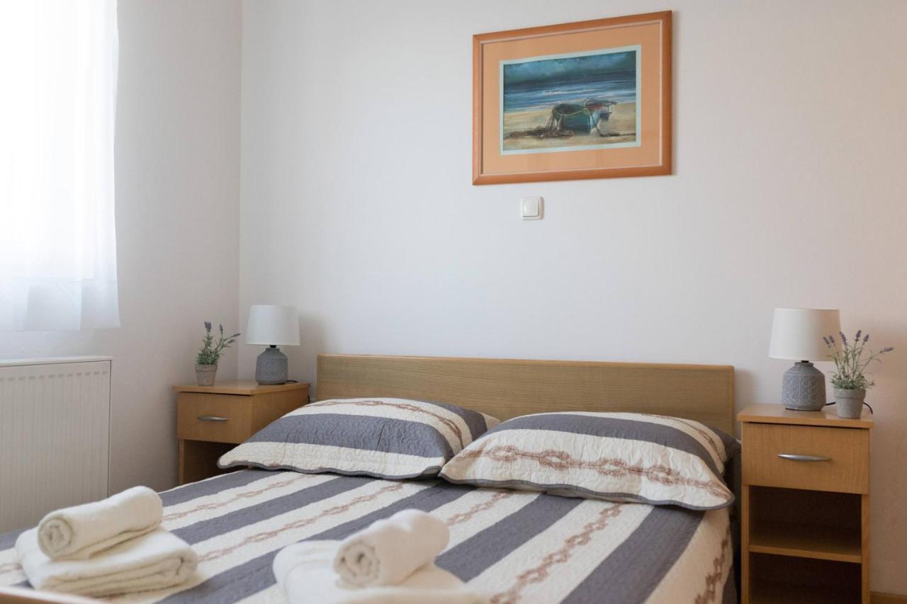 Apartmani Lenka Ugljan Extérieur photo