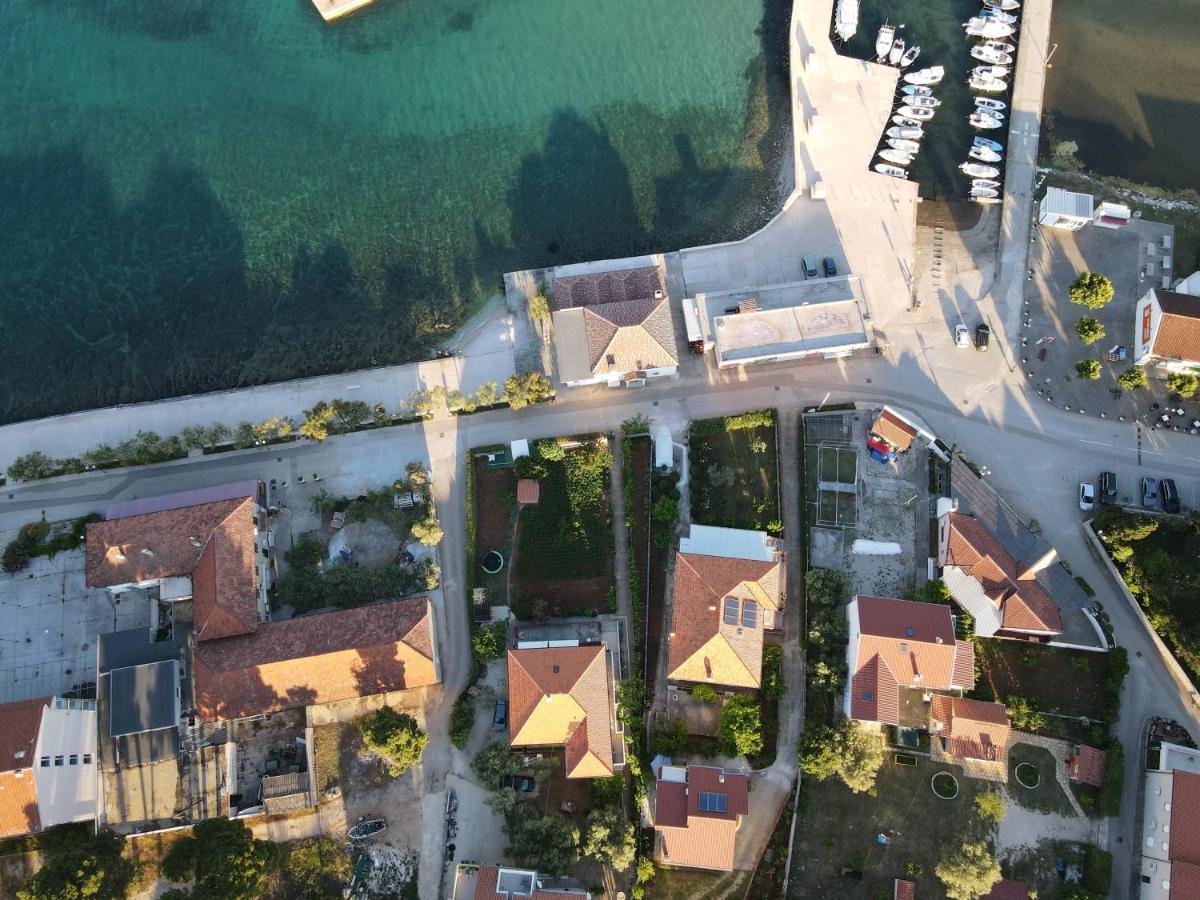 Apartmani Lenka Ugljan Extérieur photo