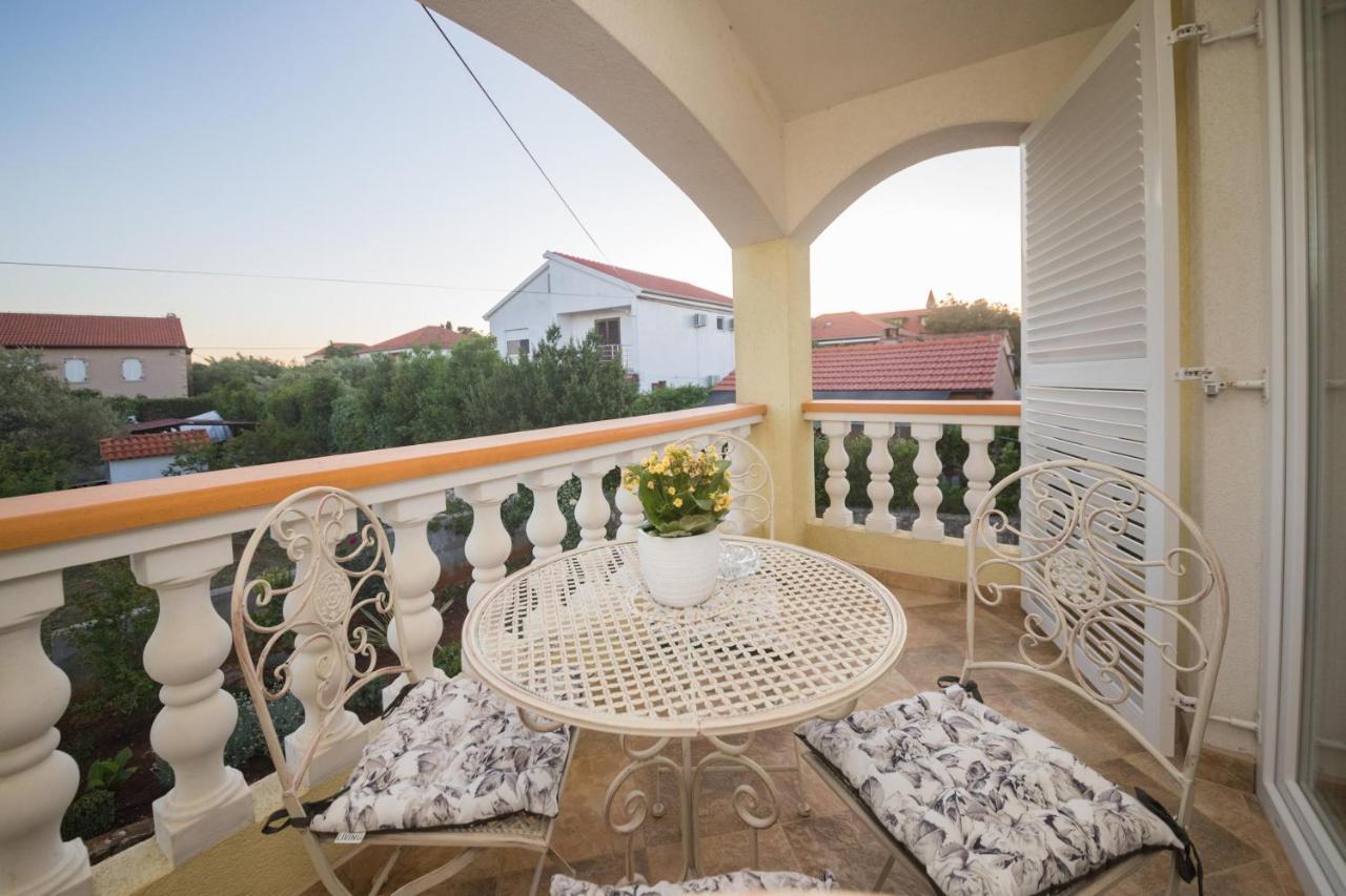 Apartmani Lenka Ugljan Extérieur photo