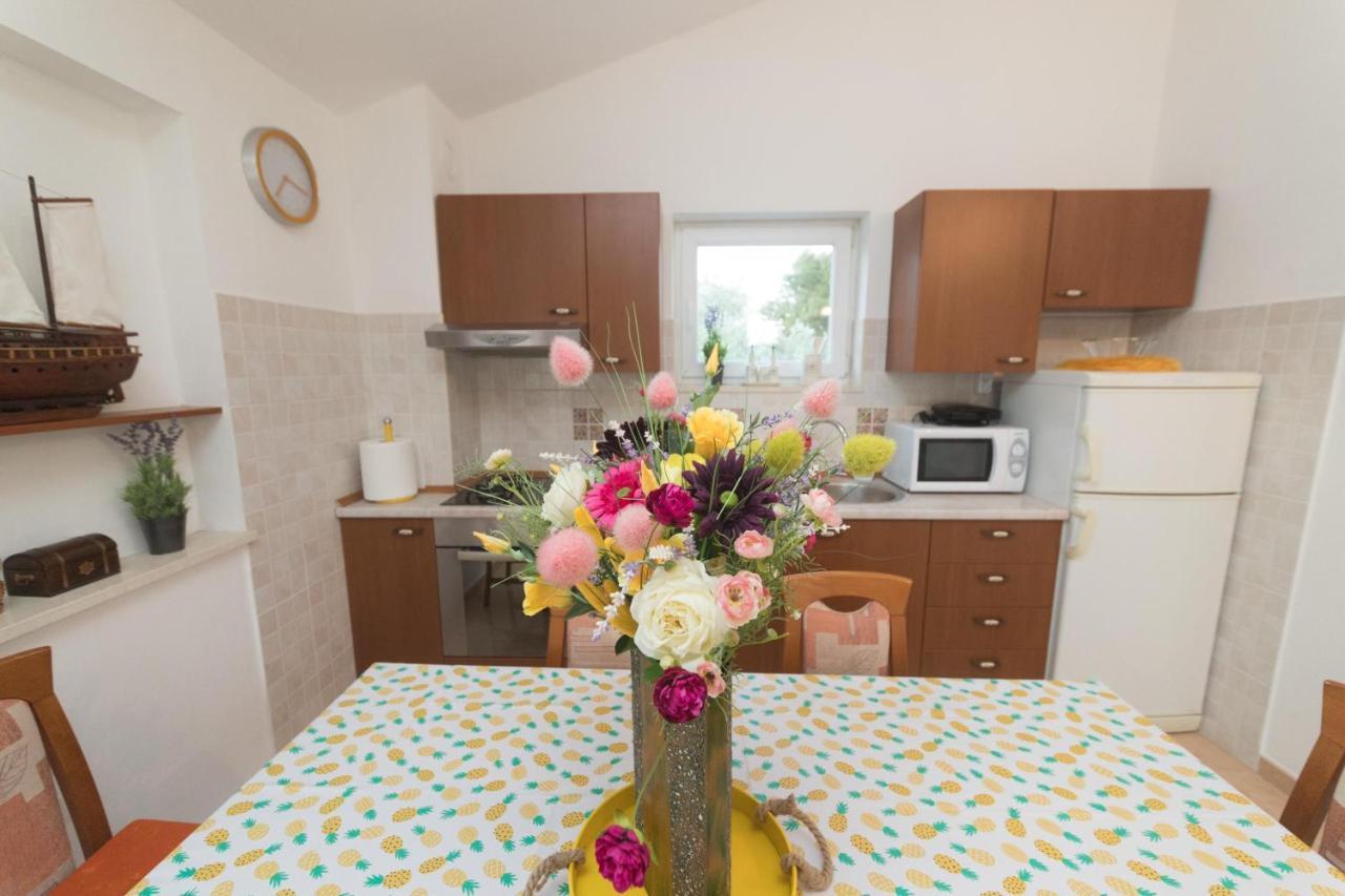 Apartmani Lenka Ugljan Extérieur photo
