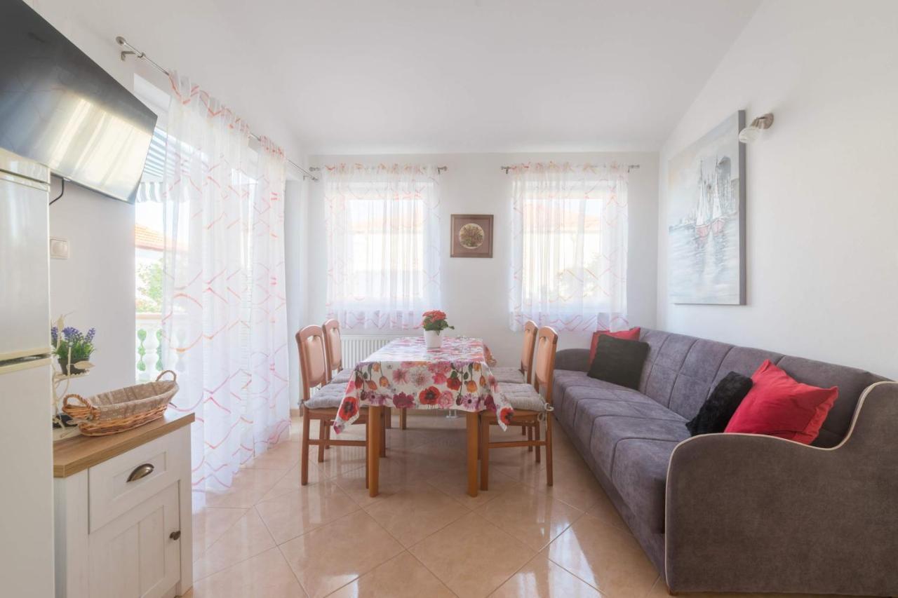 Apartmani Lenka Ugljan Extérieur photo
